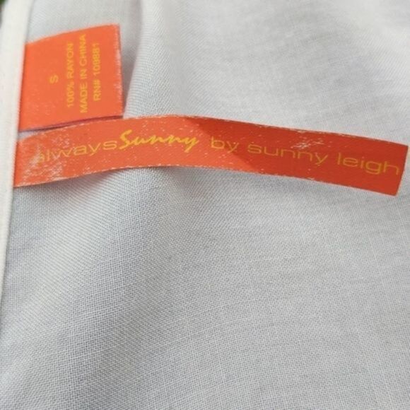 Women’s Ruffle Top - Picture 7 of 8